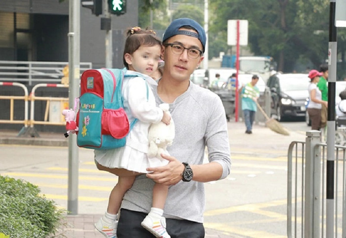 Chồng cũ Dương Mịch liên tục xây dựng hình ảnh người cha mẫu mực.