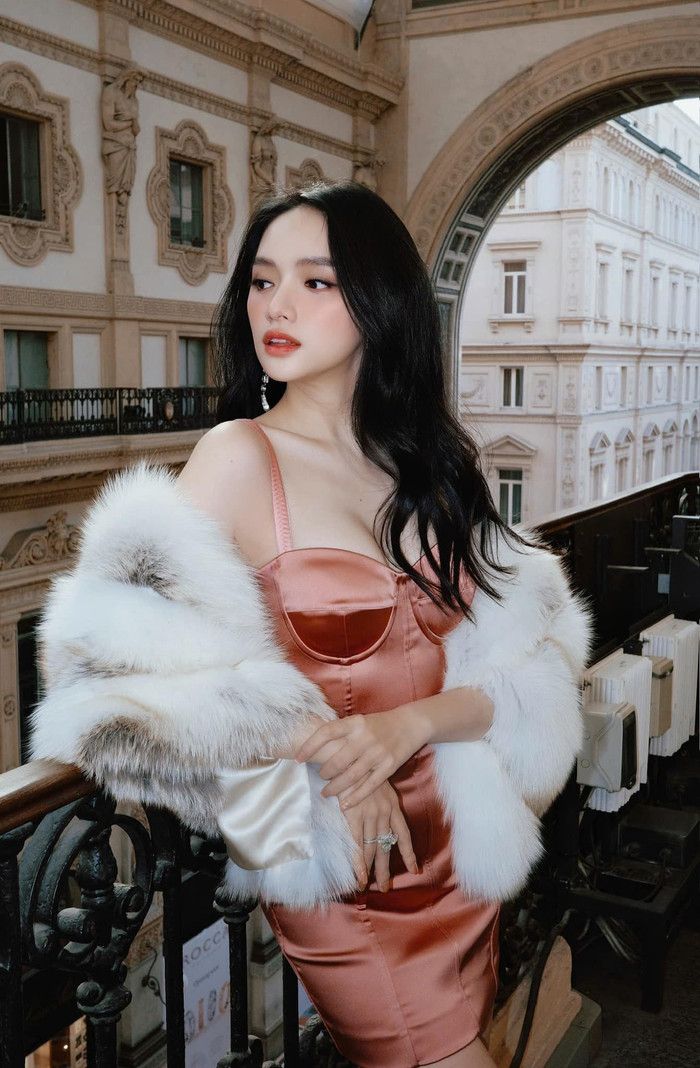 Hương Giang thể hiện sự đa tài ở nhiều vai trò. (Ảnh: FBNV)