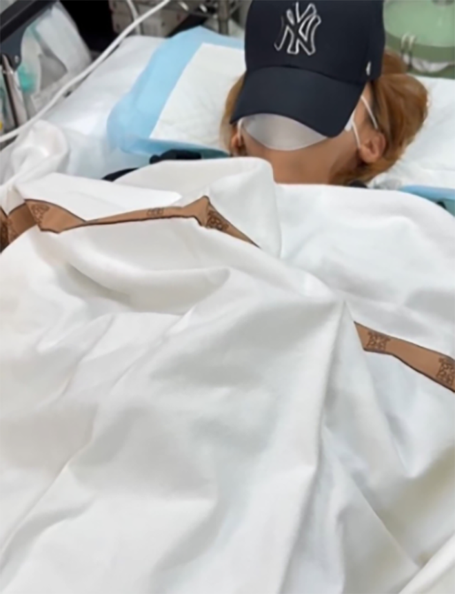 Hình ảnh Nghê Thần Hy nhập viện cấp cứu. (Ảnh: Sohu)