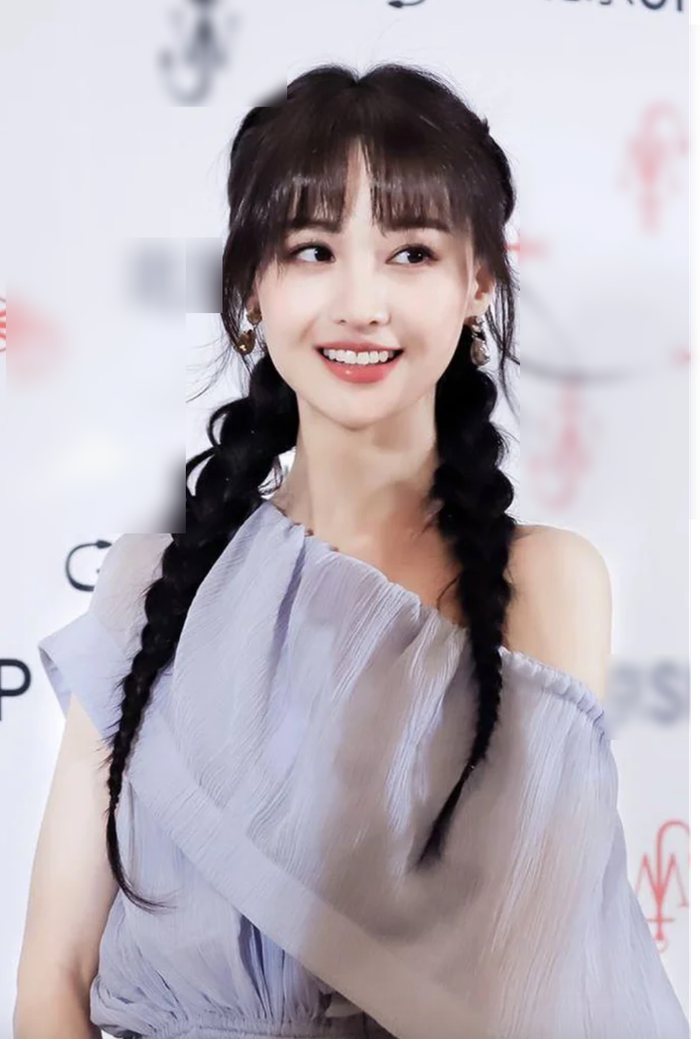 Trịnh Sảng từng phải lên tiếng phủ nhận chuyện làm 'tiểu tam', mang thai với đại gia giàu có. (Ảnh: Weibo)