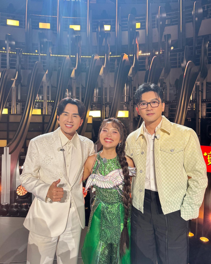 Trước đó, Phương Mỹ Chi từng gây 'dậy sóng' khi chụp ảnh cùng Tô Hữu Bằng và Đan Trường. (Ảnh FBNV)