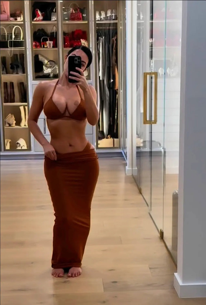 Kim Kardashian khoe một góc trong cơ ngơi trị giá 1500 tỷ đồng. (Ảnh: Daily Mail)