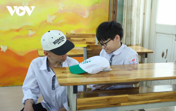 Tình bạn đẹp của Trung Dũng và Tuấn Anh khiến nhiều người xúc động. Ảnh: VOV