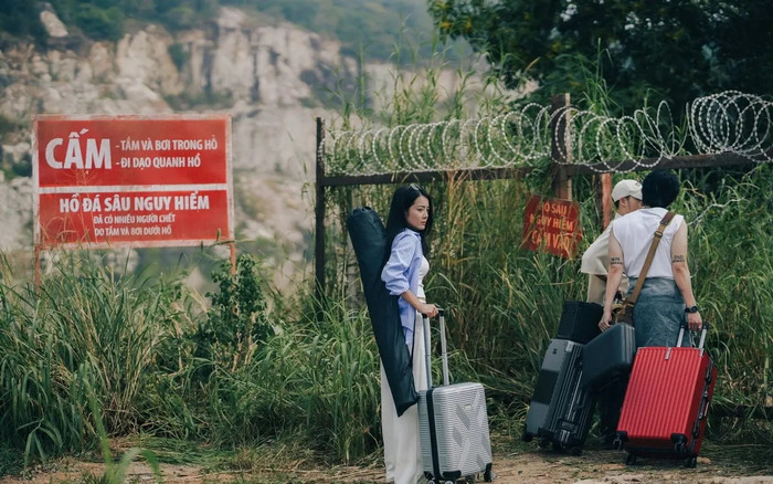 Hồ Đá là nơi luôn có địa hình đáy sâu, phức tạp.