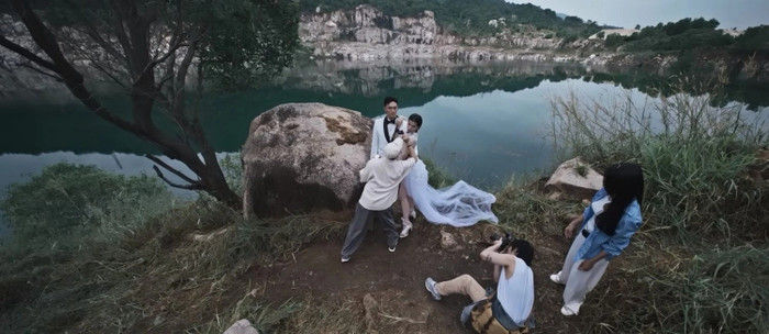 Khám phá những bí mật 'Dưới Đáy Hồ' Ảnh 4