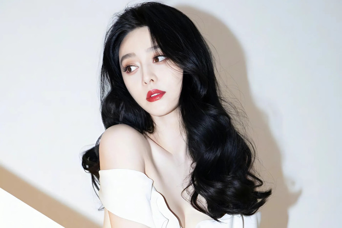 Phạm Băng Băng luôn giữ phong độ về sắc vóc dù đã chạm ngưỡng 43 tuổi. (Ảnh tổng hợp)