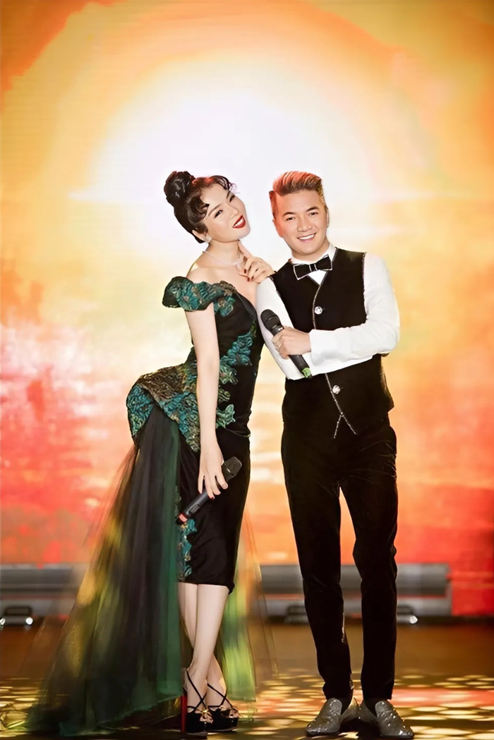 Showbiz 24h: Đàm Vĩnh Hưng cho biết Lệ Quyên hết lòng hỗ trợ, sẵn sàng đổi vé máy bay để biểu diễn trong đêm nhạc của anh. Ảnh: Sưu tầm