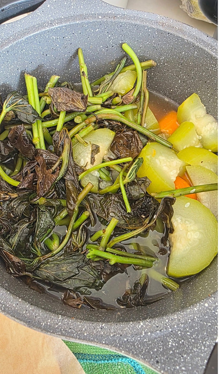 Nhiều người bật cười trước thành phẩm món ăn mà chồng H'Hen Niê nấu cho vợ. (Ảnh FBNV)