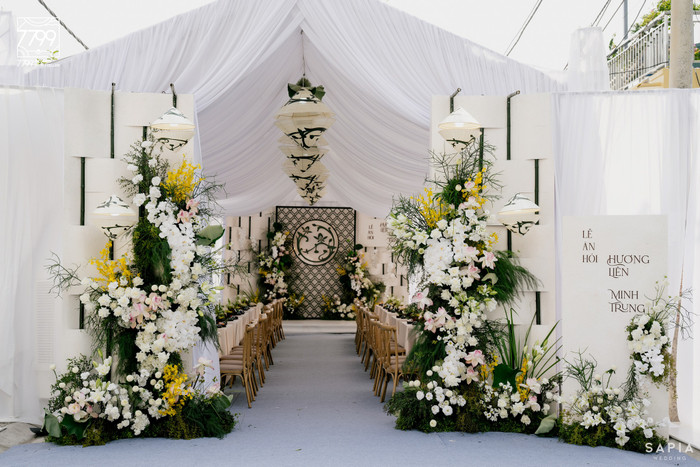 Toàn cảnh không gian lễ ăn hỏi của Hương Giang và thiếu gia Minh Trung. (Ảnh: 7799 Wedding Storyteller Hanoi)