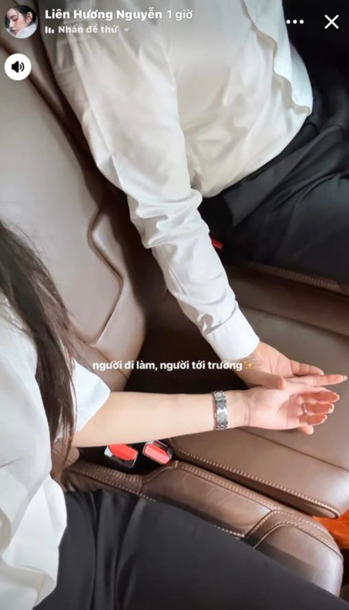 Ảnh nắm tay tình tứ của Hương Liên và chồng thiếu gia được chính chủ chia sẻ. (Ảnh: FBNV)