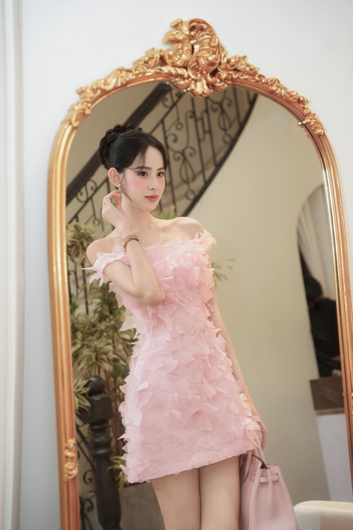 Trước đó, trên trang cá nhân, Hương Liên chỉ tập trung chia sẻ công việc, hoàn toàn không nhắc đến đời tư. (Ảnh: FBNV)
