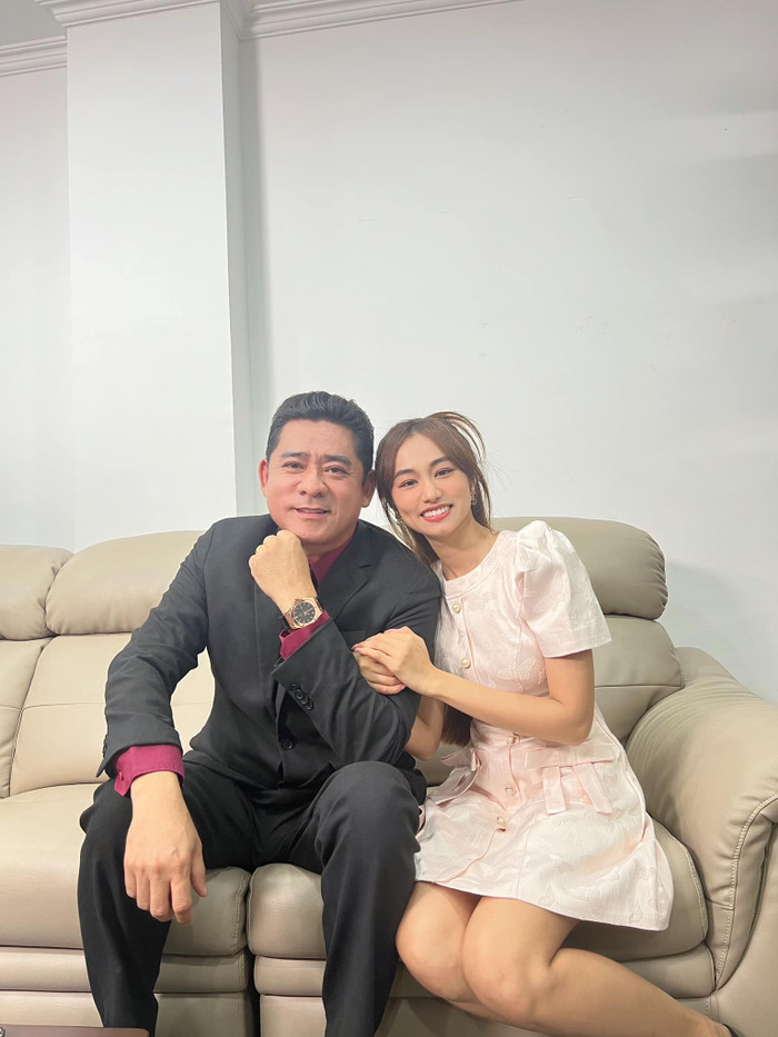 Ngân Hoà thể hiện năng lượng tích cực mỗi khi đi đóng phim. Ảnh: FBNV