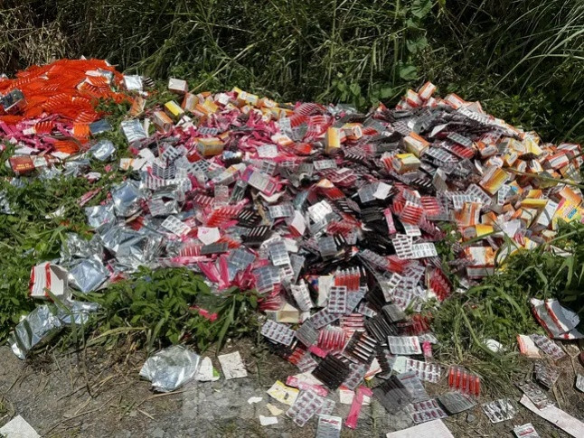 Đáng chú ý, nhiều sản phẩm được ghi là dành cho trẻ nhỏ, người bệnh và phụ nữ đang mang thai. Trên bao bì, hạn sử dụng kéo dài đến các năm 2025 hoặc 2026. Ảnh: Tiền Phong