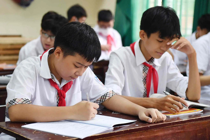 Phụ huynh và học sinh nên tra cứu điểm thi và điểm chuẩn trên các trang thông tin chính thống. Ảnh minh hoạ