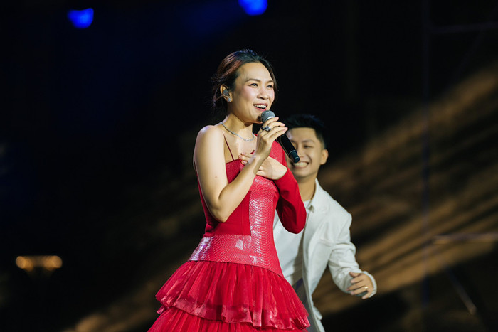 Thái độ Hòa Minzy khi chạm mặt Mỹ Tâm trong hậu trường gây chú ý Ảnh 3