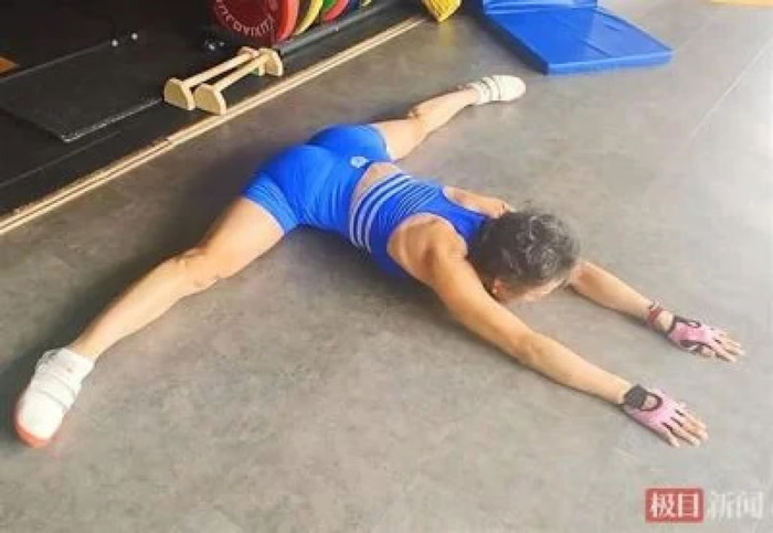 Cụ bà 71 tuổi khiến dân mạng 'phát cuồng' với cơ bắp và huy chương thể hình Ảnh 1