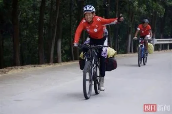 Cụ bà 71 tuổi khiến dân mạng 'phát cuồng' với cơ bắp và huy chương thể hình Ảnh 3