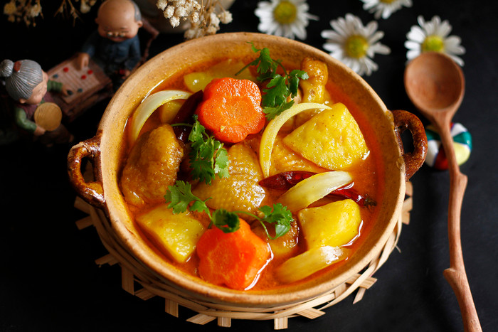 Lá nguyệt quế giúp món cà ri đậm đà. (Ảnh VNE)