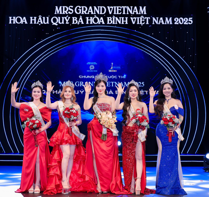 Top 5 chung cuộc Mrs Grand Vietnam 2025.(Ảnh: FB cuộc thi)