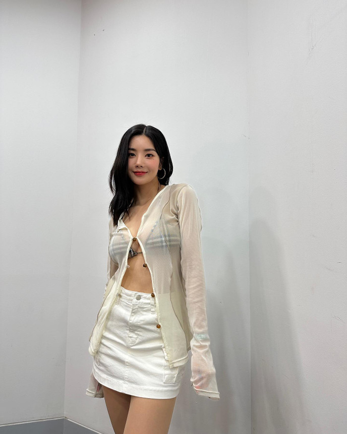 Ảnh đời thường 'bỏng mắt' của nữ ca sĩ gợi cảm nhất nhì Hàn Quốc Ảnh 6