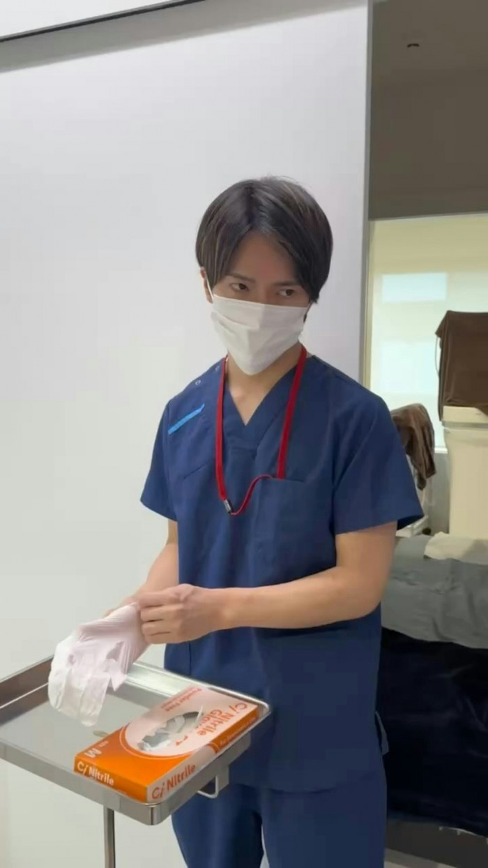 Bác sĩ điển trai như tài tử, lương 16 tỷ đồng/năm nhưng không cô gái nào dám làm quen Ảnh 4