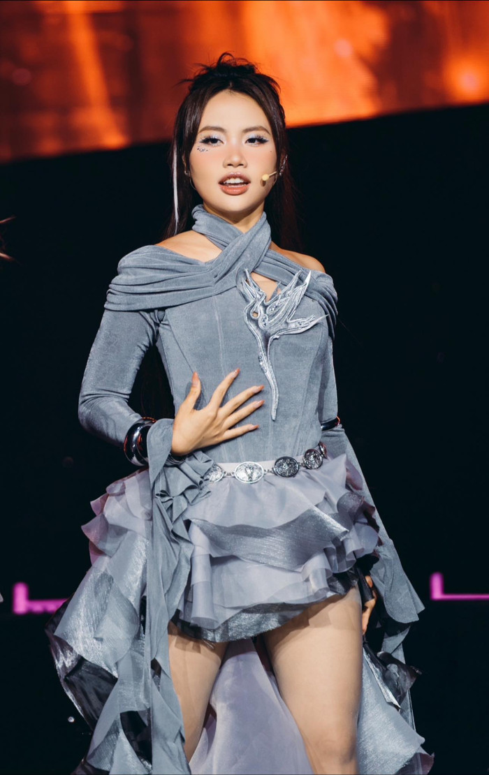 Khán giả Việt đang kỳ vọng nữ ca sĩ sẽ 'làm nên chuyện' tại Sing! Asia. (Ảnh FBNV)