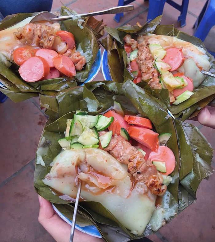 Bánh giò được nhiều học sinh, sinh viên lựa chọn ăn sáng vì sự tiện lợi, hấp dẫn. Ảnh: tadiha