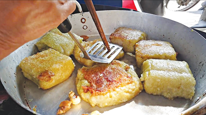 Bánh chưng rán là món ăn sáng được nhiều người yêu thích. Ảnh: Báo điện tử Sức khỏe và Đời sống