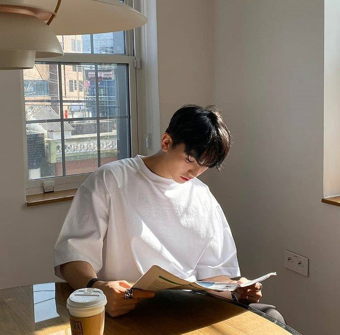 Hưng từng nghĩ chỉ cần đi làm vài năm là kiếm được công việc có thu nhập 20 triệu/tháng. Ảnh minh hoạ