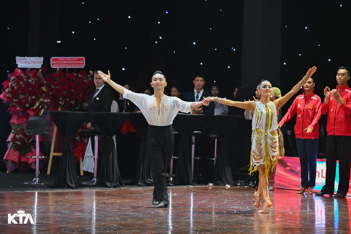 Phan Hiển - Thu Hương trong ngày thi đấu chiều 10/7.