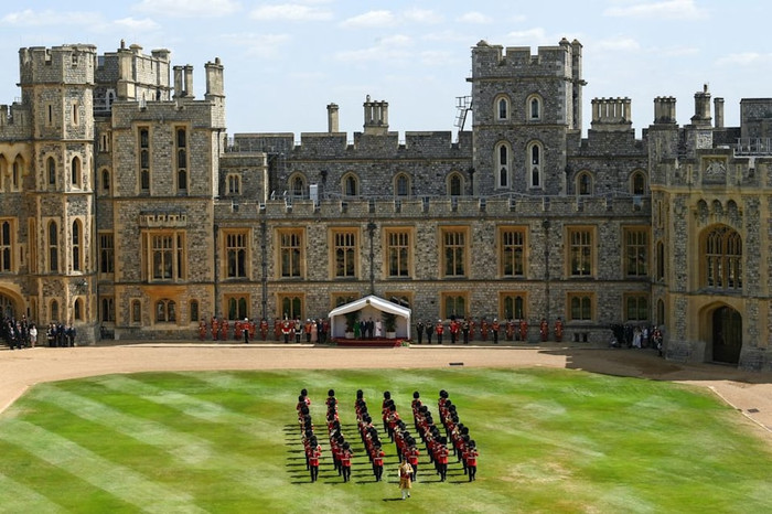 Lễ đón tổng thống Pháp và phu nhân tại lâu đài Windsor. (Ảnh: Daily Mail)