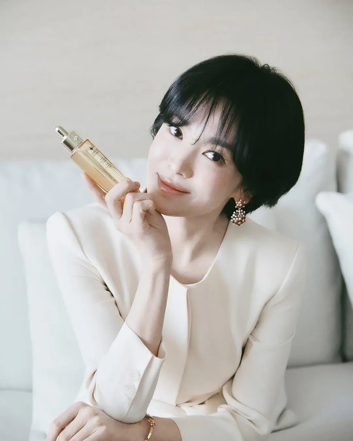 Phản ứng gây bất ngờ của Song Hye Kyo trước những lời đồn đoán (Ảnh: Naver). 