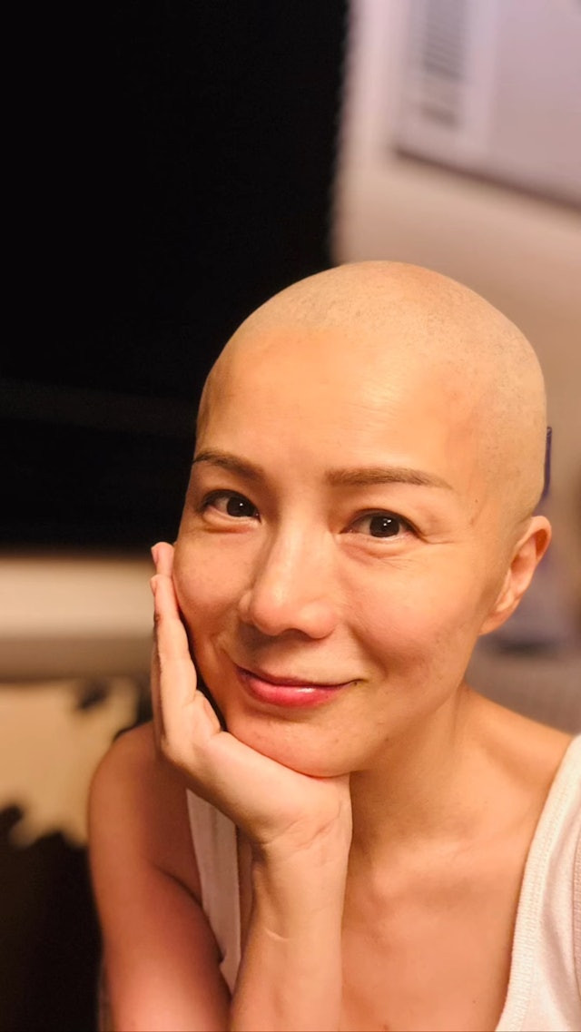 Vừa qua, Á hậu Hong Kong Ngô Hân Hi gần đây đã đăng bán nhiều món đồ gia dụng và vật dụng cá nhân với giá rẻ để có thêm chi phí điều trị ung thư vú giai đoạn 4. (Ảnh HK01)