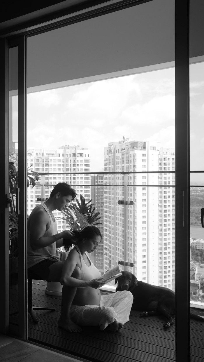 Khoảnh khắc bình yên của Ngô Thanh Vân và Huy Trần. Ảnh: FBNV
