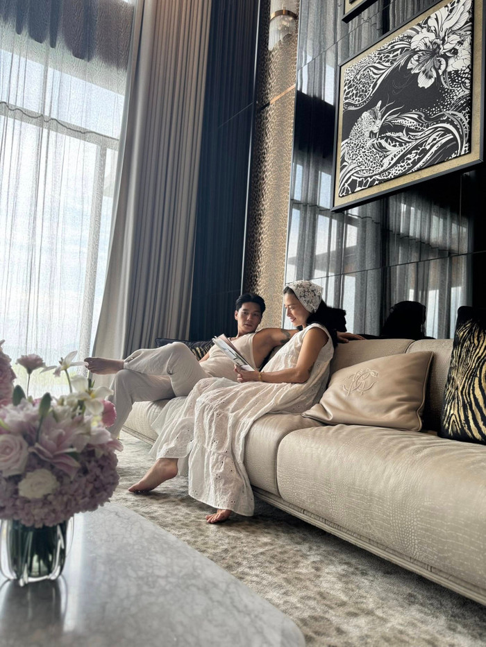 Ngô Thanh Vân được chồng đưa đi du lịch, nghỉ ngơi trong thời gian mang bầu. Ảnh: FBNV