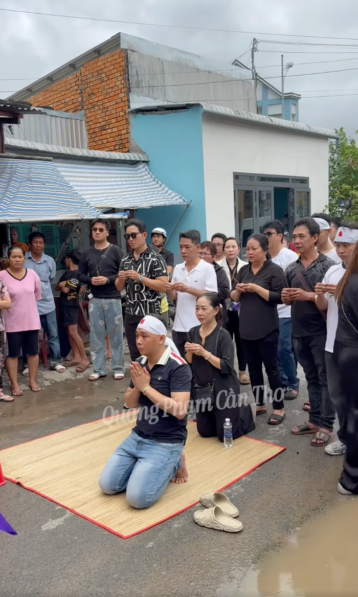 Rất nhiều người đã đến chia buồn với gia đình người mẫu Nam Phong. Ảnh: Facebook Quang Phạm Cần Thơ