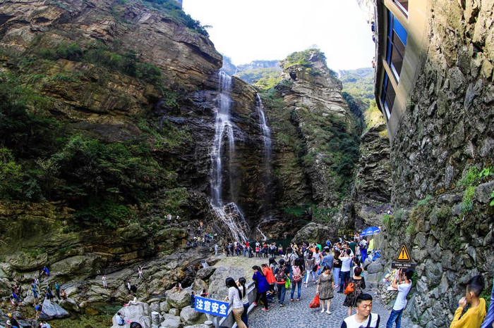 Buồn vì chia tay bạn gái, chàng trai khiến mạng xã hội 'dậy sóng' với hành động không ngờ Ảnh 2