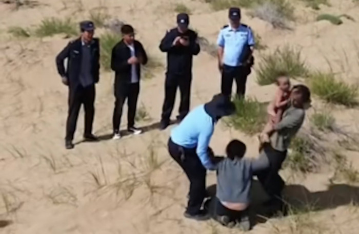 Bé trai mất tích 12 tiếng khi đi chăn gia súc với mẹ, được tìm thấy tại địa điểm không ngờ Ảnh 1