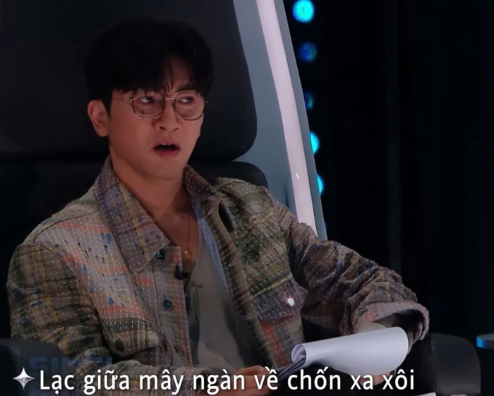Tô Hữu Bằng sững người khi xem phần trình diễn của Phương Mỹ Chi. Ảnh: Ảnh chụp màn hình từ YouTube Phương Mỹ Chi