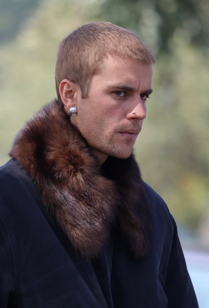 Với một nghệ sĩ từng thể hiện sự kiêu hãnh tuyệt đối, ở tuổi 31, giờ đây anh trông đã chịu ảnh hưởng rõ rệt của thời gian và những vết mòn tinh thần. (Ảnh: Page Six)