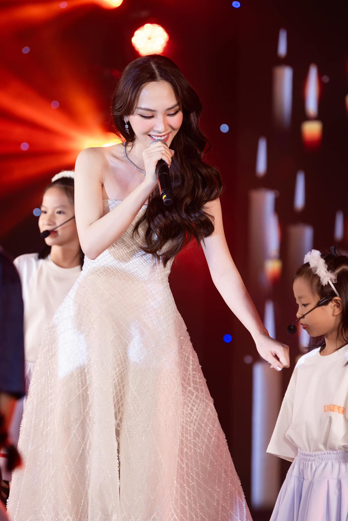 Hoa hậu Mai Phương có đam mê dành cho âm nhạc. (Ảnh FBNV)