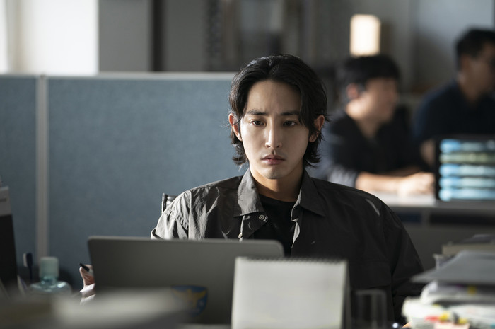 Nam diễn viên Lee Soo Hyuk đảm nhận vai Han Ji Uk (Ảnh: Wavve). 