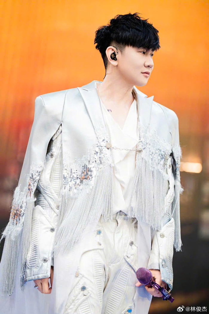 Lâm Tuấn Kiệt và hồi chuông cảnh tỉnh về cách vận hành của giới giải trí. (Ảnh: Weibo nhân vật)