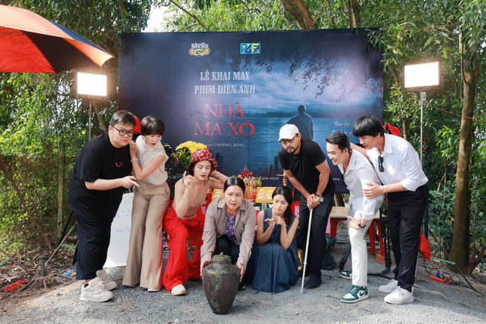 Dự báo cốt truyện 'Nhà Ma Xó' qua 1 tình tiết trên poster Ảnh 4