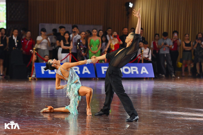 Phan Hiển - Thu Hương tiếp tục giữ vững phong độ ở Vietnam Dancesport Festival 2025.