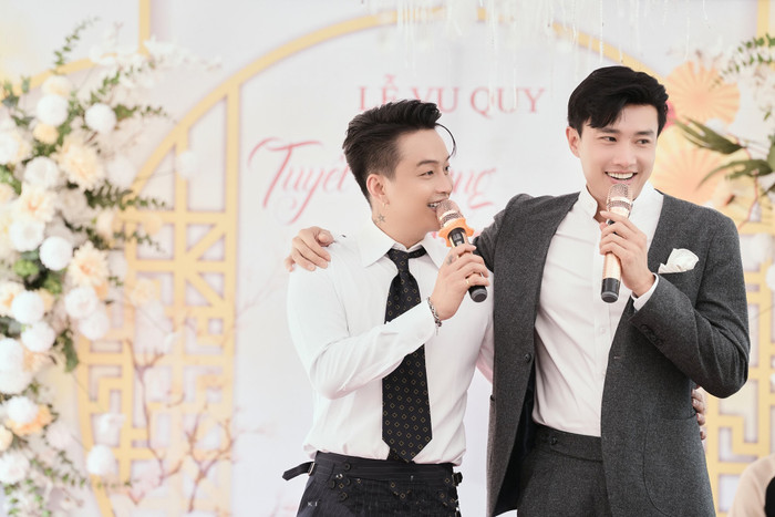 Thực tế thì Quốc Trường và TiTi khá thân thiết khi bản thân Quốc Trường cũng từng đến dự đám cưới TiTi.