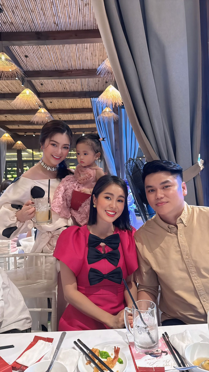 Vợ chồng Lê Phương dự tiệc thôi nôi con gái của Thanh Trúc. Ảnh: FBNV