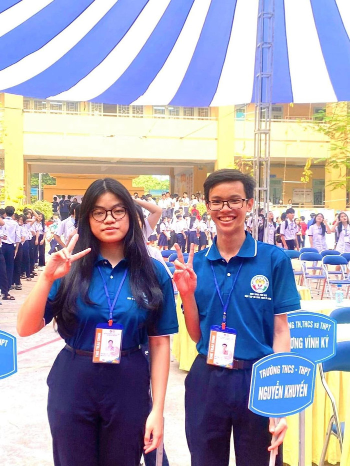 Trần Đức Tài tham gia các hoạt động ngoại khoá. (Ảnh: Page Trường THCS - THPT Nguyễn Khuyến)