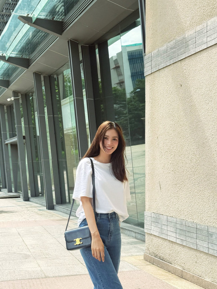 Tiểu Vy thường thể hiện sự tích cực khi xuất hiện trên mạng xã hội. Ảnh: FBNV
