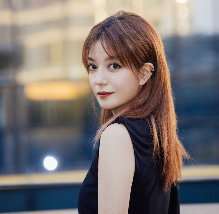 Chỉ sau một đêm tháng 8/2021, Triệu Vy bị “phong sát” toàn diện mà không có bất kỳ lời giải thích chính thức nào. (Ảnh Sohu)
